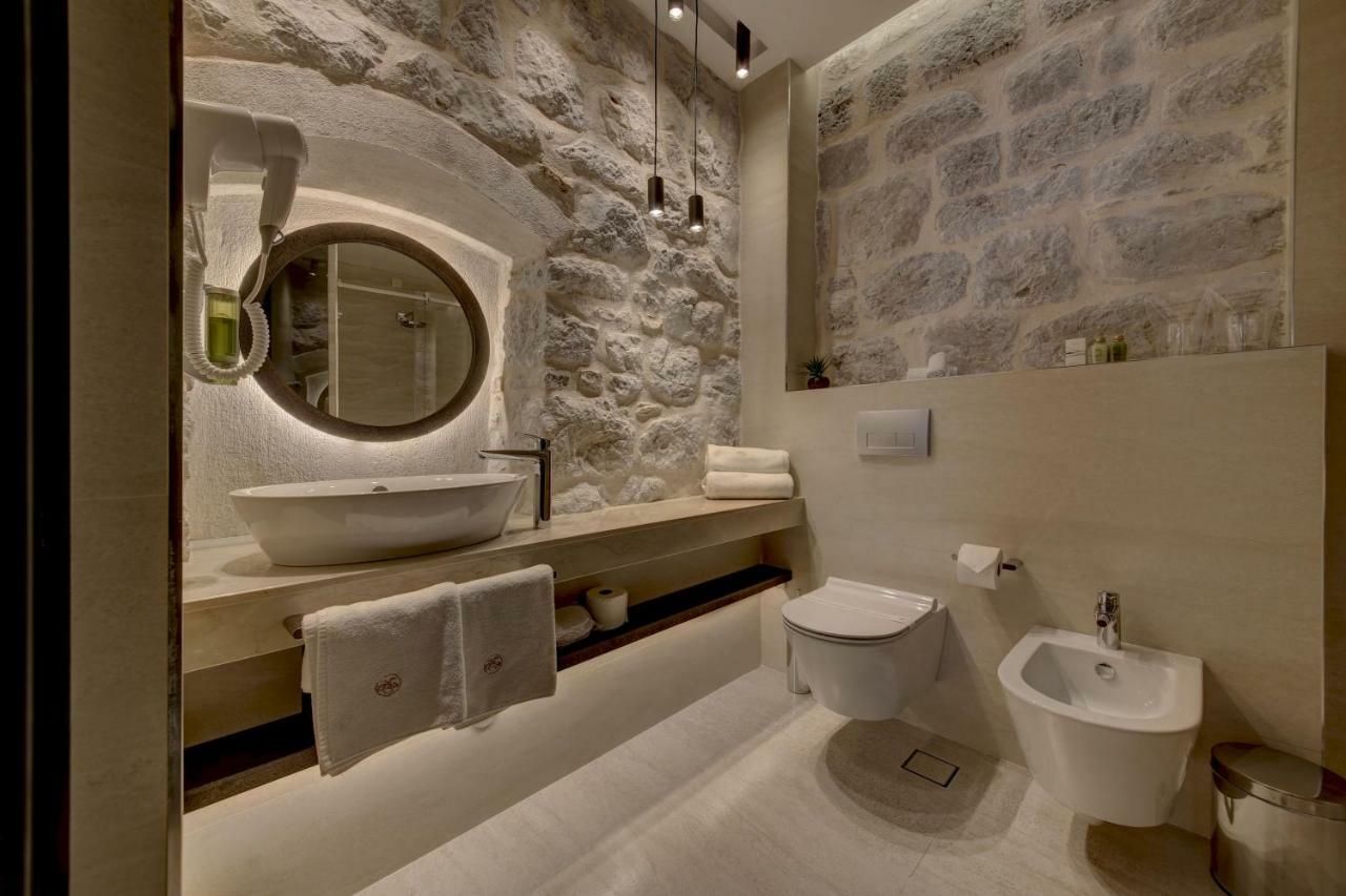 Heritage Hotel Leon Coronato Perast Buitenkant foto